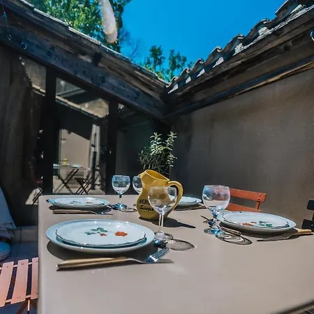 Maison De Village Atypique A 5min Du Pont Du Gard Ferienhaus *
